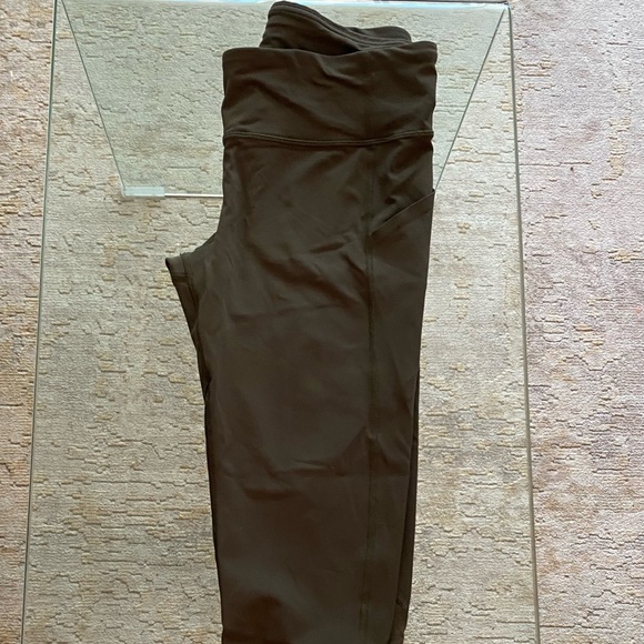 Lululemon Cropped Tights - Size 6 - Picture 2 of 3